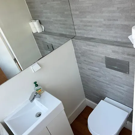 Daire With Terrace 5 Minutes From Marques De Pombal *