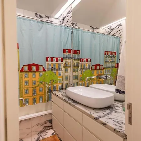 Apartment With Terrace 5 Minutes From Marques De Pombal *